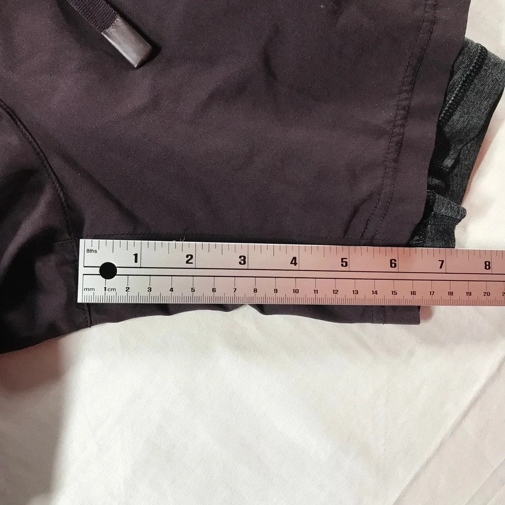 Alo Yoga Mens Stability 2-In-1 Shorts Plum Purple Zipper Pockets Medium